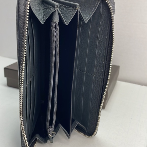 Authentic soho GUCCI gray leather wallet with Box, card, book and COA - Picture 10 of 15